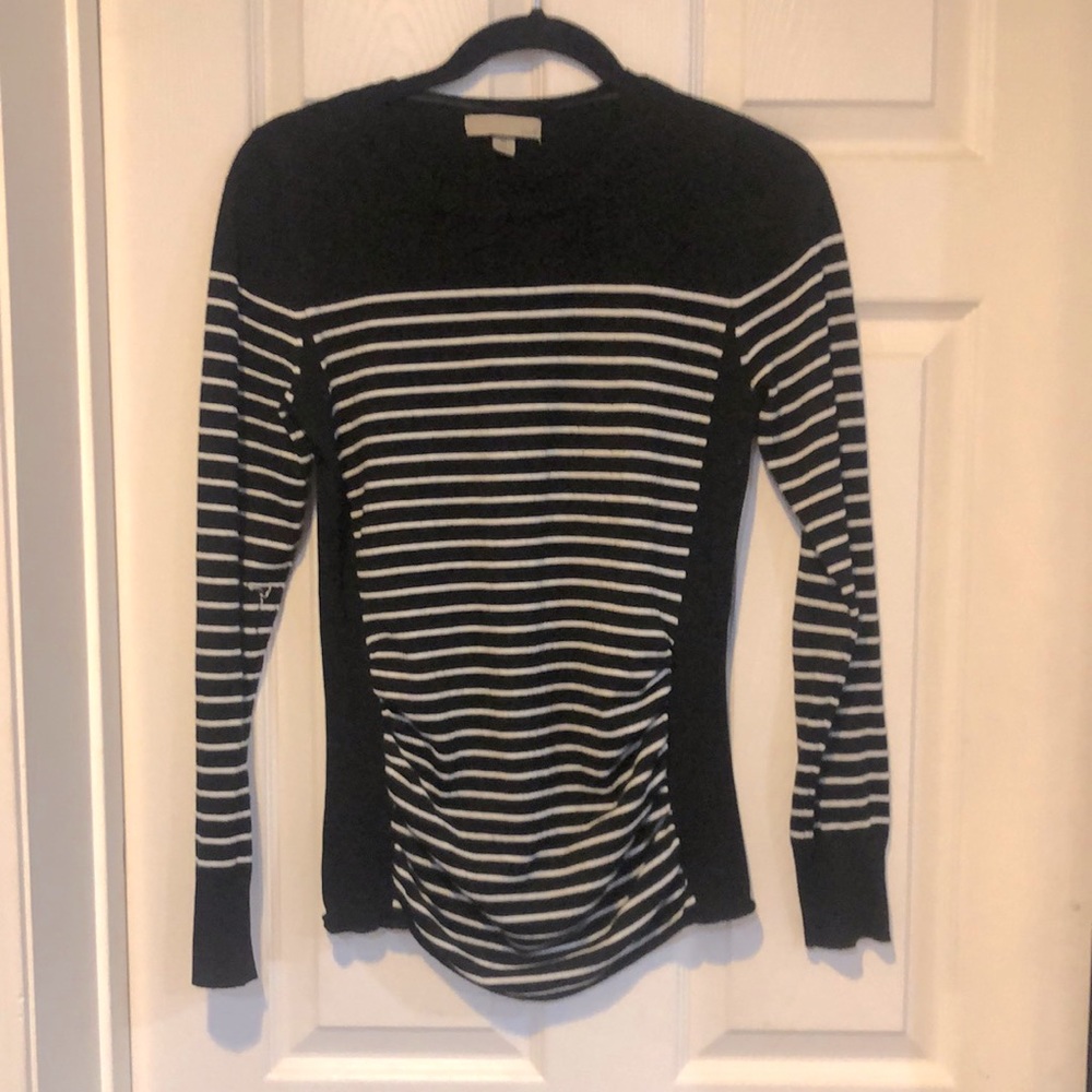Black and white sweater . is designed to complement any body shape !!!